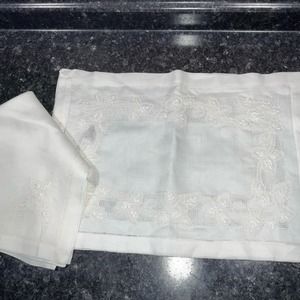 VINTAGE Linen Placemats and Napkins, 4 each
